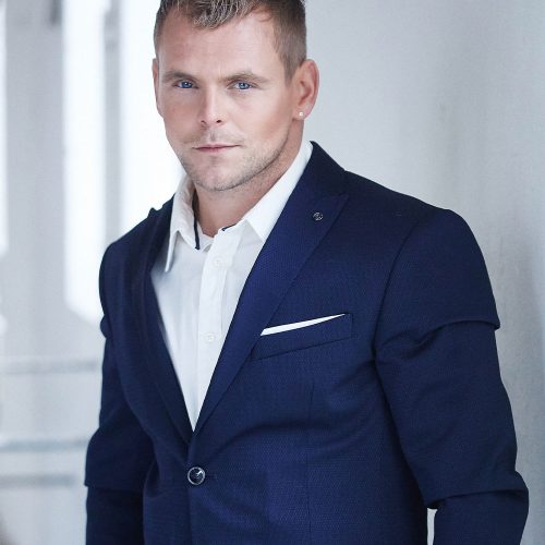 a-man-in-a-blue-suit-UHGYYY6.jpg a-man-in-a-blue-suit-UHGYYY6.jpg